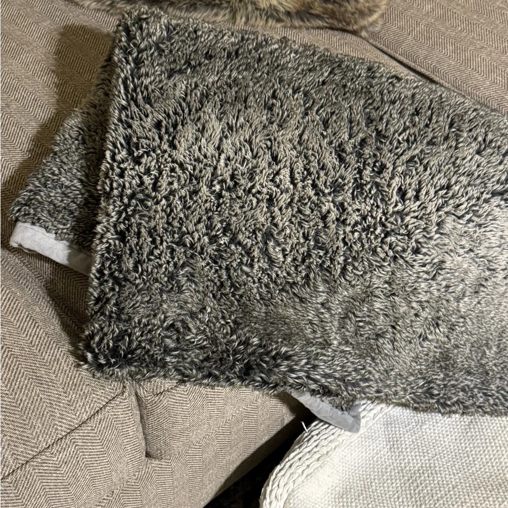 SALE Pottery Barn 50x60 Elegant Throw/Blanket Home Decor & Accents